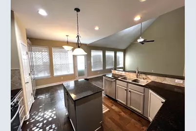 929 N Horton Street, La Grange, TX 78945 - Photo 3