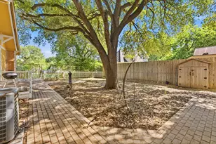 1232 Spruce St, Lockhart, TX 78644 - Photo 35