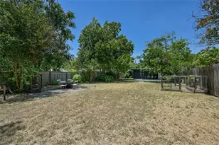 8415 Bowling Green Dr, Austin, TX 78757 - Photo 19