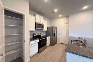 605 W South St, Leander, TX 78641 - Photo 5
