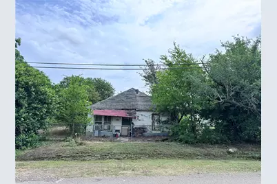 304 E Prairie Avenue, Rogers, TX 76569 - Photo 1