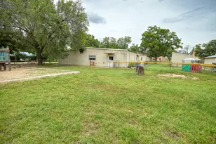 401 Wilkes St, Smithville, TX 78957 - Photo 39
