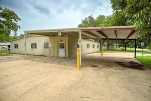 401 Wilkes St, Smithville, TX 78957 - Photo 3