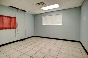 401 Wilkes St, Smithville, TX 78957 - Photo 15