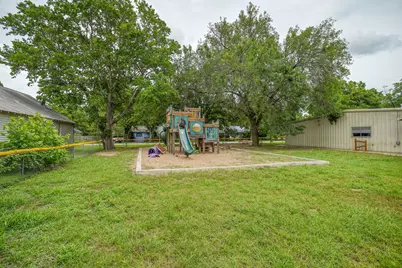 401 Wilkes Street, Smithville, TX 78957 - Photo 21