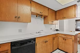 3205 Laguna Dr, Austin, TX 78741 - Photo 13