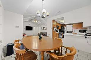 3205 Laguna Dr, Austin, TX 78741 - Photo 11