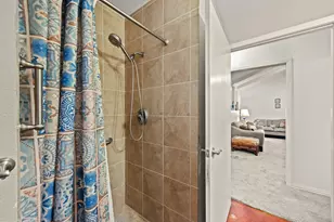 3205 Laguna Dr, Austin, TX 78741 - Photo 17