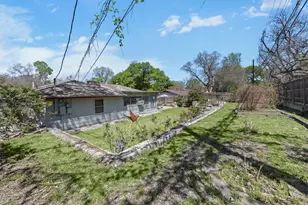 3205 Laguna Dr, Austin, TX 78741 - Photo 3