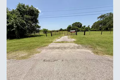 1629 Pecos Street, Lockhart, TX 78644 - Photo 3