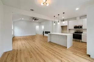137 E Pauwela Ln, Bastrop, TX 78602 - Photo 9