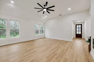 137 E Pauwela Ln, Bastrop, TX 78602 - Photo 9