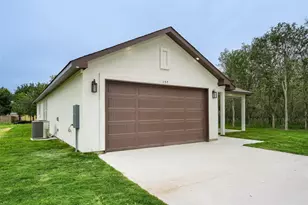 137 E Pauwela Ln, Bastrop, TX 78602 - Photo 3