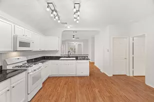 11407 Jim Thorpe Ln, Austin, TX 78748 - Photo 11