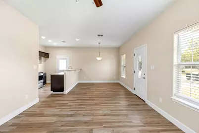 1628 Armstrong Street, Luling, TX 78648 - Photo 5