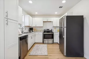 1005 Bowie St, Lockhart, TX 78644 - Photo 5