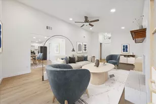 1005 Bowie St, Lockhart, TX 78644 - Photo 3