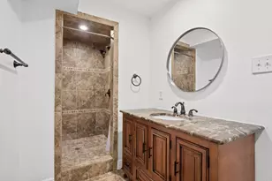 833 E 38th St, Austin, TX 78705 - Photo 25