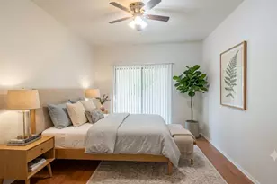 106 E 30th St, Austin, TX 78705 - Photo 5