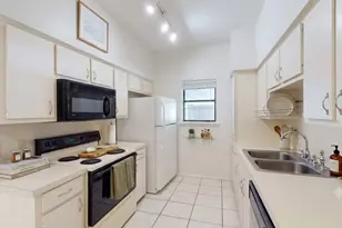 106 E 30th St, Austin, TX 78705 - Photo 3