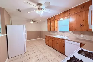 5915 Sunshine Dr, Austin, TX 78757 - Photo 9