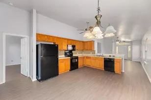 12816 Dwight Eisenhower St, Manor, TX 78653 - Photo 11