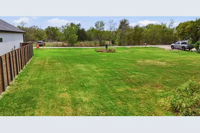 307 W Lane Avenue, Manor, TX 78653 - Photo 3