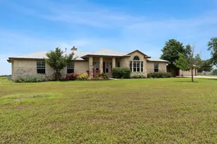 400 Hy View Ln, Hutto, TX 78634 - Photo 1
