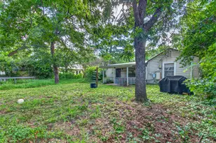 203 Hudgins St, Smithville, TX 78957 - Photo 25