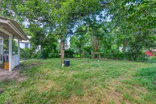 203 Hudgins St, Smithville, TX 78957 - Photo 27