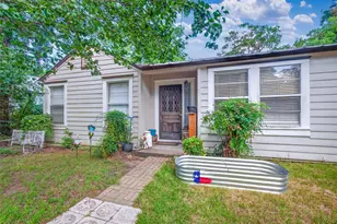 203 Hudgins St, Smithville, TX 78957 - Photo 3