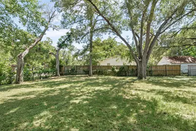 1707 N Travis Avenue, Cameron, TX 76520 - Photo 7