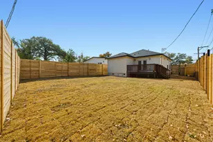 1199 Coleto St, Austin, TX 78702 - Photo 23