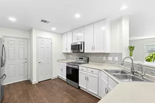 245 Myrtle St, Kyle, TX 78640 - Photo 9