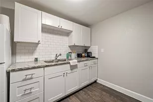 201 W 31st St, Austin, TX 78705 - Photo 11