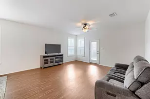 221 Auburn St, Kyle, TX 78640 - Photo 9