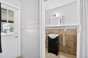 204 Taylor St, Hutto, TX 78634 - Photo 15