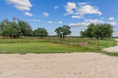 1000 County Road 215, Florence, TX 76527 - Photo 31