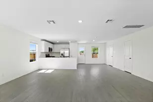 331 Bugbee, Kyle, TX 78640 - Photo 3