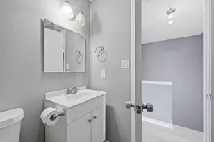 6406 Chimney Creek Cir, Austin, TX 78723 - Photo 21