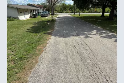 106 N 6th Street, Thorndale, TX 76577 - Photo 7