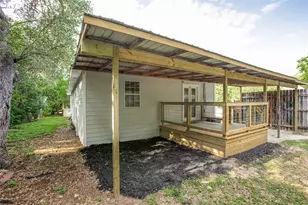417 N Blanco St, Lockhart, TX 78644 - Photo 23