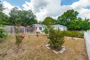 417 N Blanco St, Lockhart, TX 78644 - Photo 3