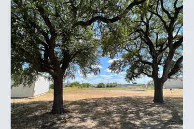 408 E 2nd Street, Taylor, TX 76574 - Photo 17