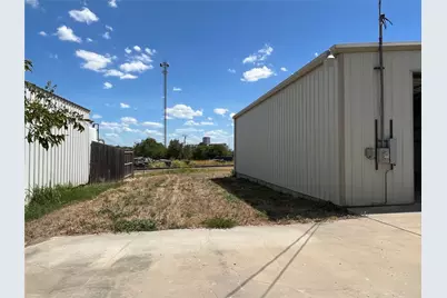 408 E 2nd Street, Taylor, TX 76574 - Photo 15