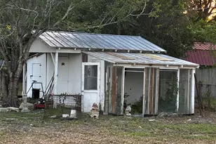 705 E Umlang St, Thorndale, TX 76577 - Photo 7