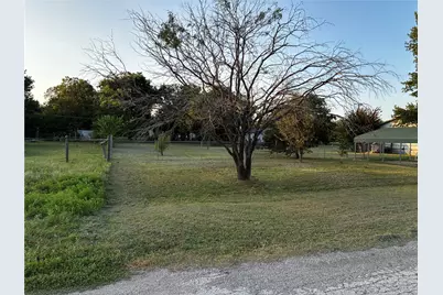 705 E Umlang Street, Thorndale, TX 76577 - Photo 9