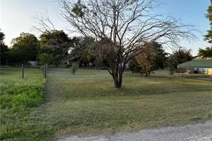 705 E Umlang St, Thorndale, TX 76577 - Photo 9