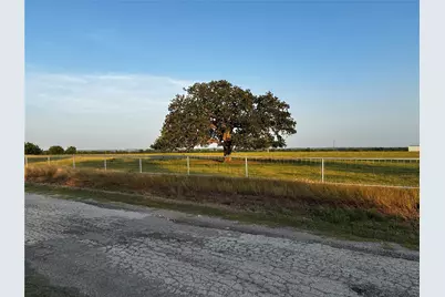 705 E Umlang Street, Thorndale, TX 76577 - Photo 13