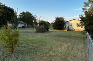 705 E Umlang St, Thorndale, TX 76577 - Photo 3
